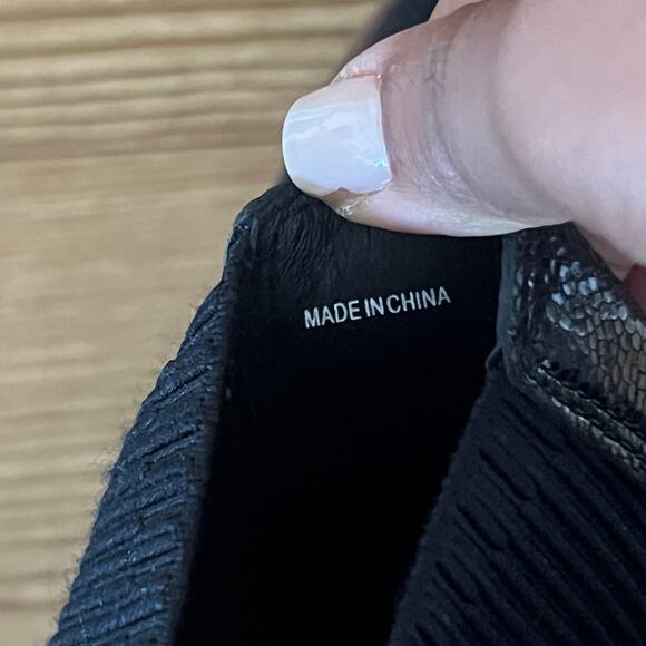 Eileen Fisher Black Embossed Leather Low Wedge Chelsea Lilou Boots Womens 7 - Picture 12 of 12